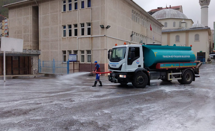 Trabzon'da cadde ve sokaklar gece gündüz temizleniyor