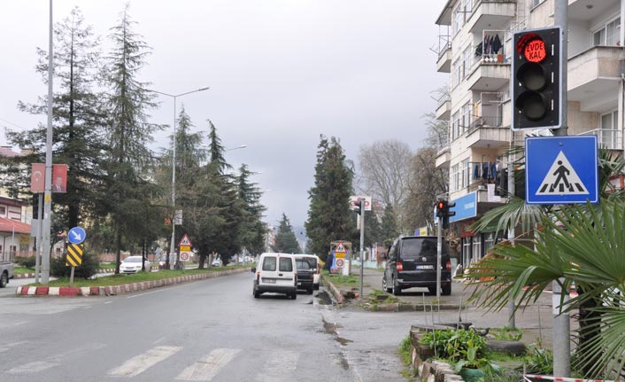 Rize'de trafik ışıklarına koronavirüs düzenlemesi