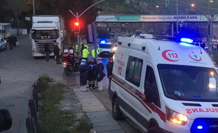 Ambulansı kaçırdı, polis yakaladı!