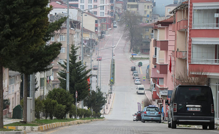 Kavak korana virüsüne karşı sokağa çıkmıyor