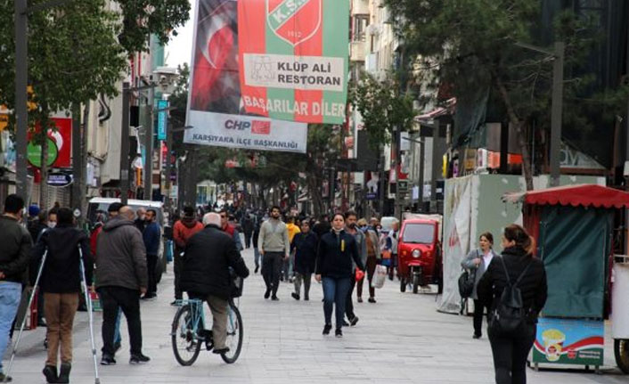 İzmir'de "Evde kal" uyarısına uyulmadı!