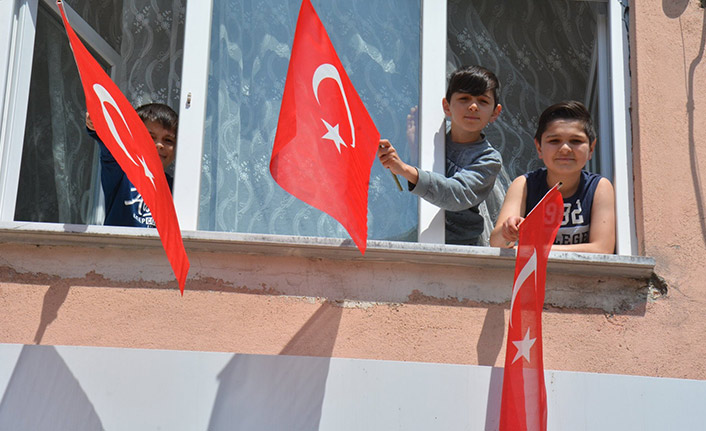 Görele Belediyesi’nden bayrak seferberliği