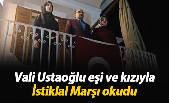 Vali Ustaoğlu eşi ve kızıyla İstiklal Marşı okudu