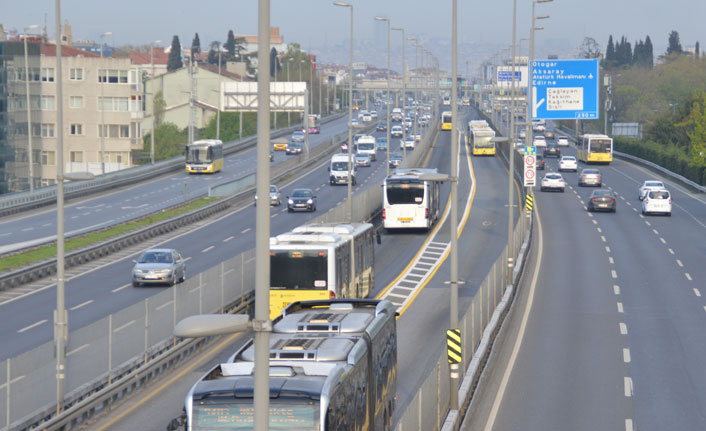 Sokağa çıkma yasağı sona erdi, çalışanlar yollara düştü!