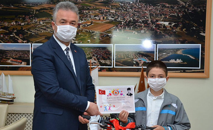 “İstiklal Marşı'nı Ezbere Okuma Yarışması" ödülleri verildi