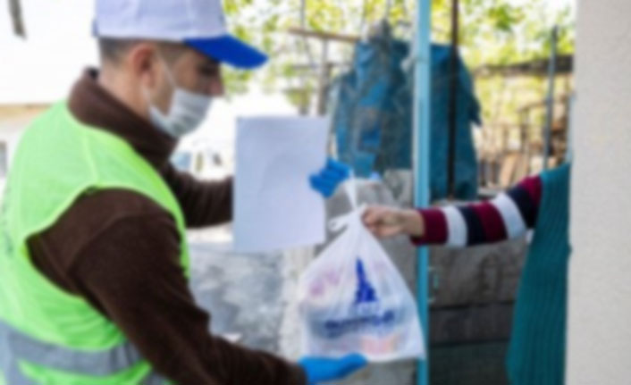 65 yaş üstü kişilere iftar menüsü ulaştırılıyor