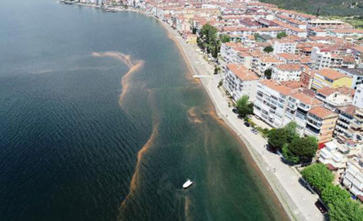 Marmara Denizi kızıla büründü