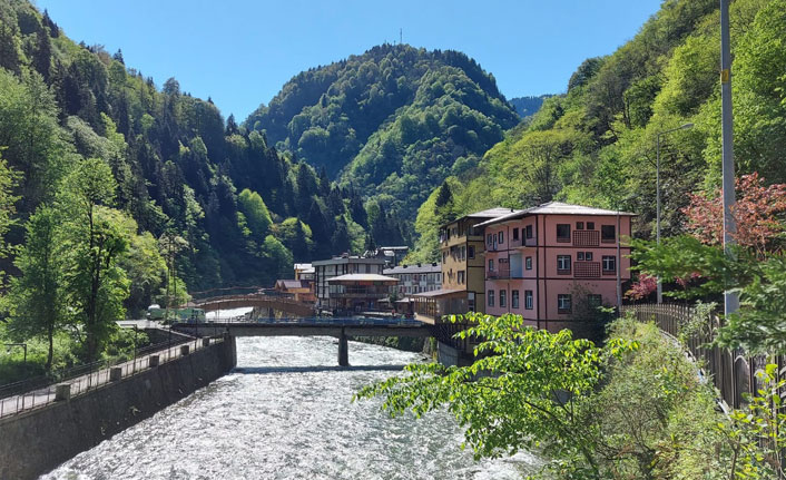 Rize'de doğa görsel şölen sunuyor