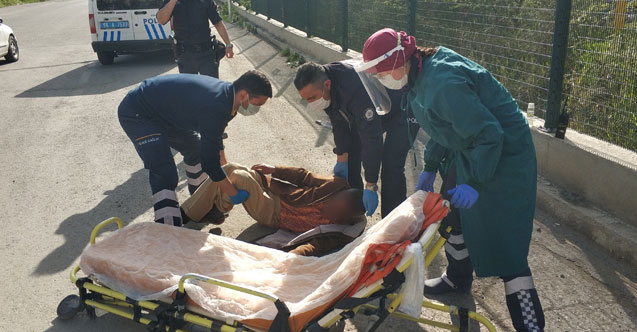 Yolda yatarken bulunan yaşlı adam hastaneye kaldırıldı