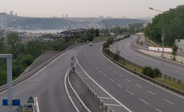 Kısıtlamanın ilk sabahında yollar boş kaldı