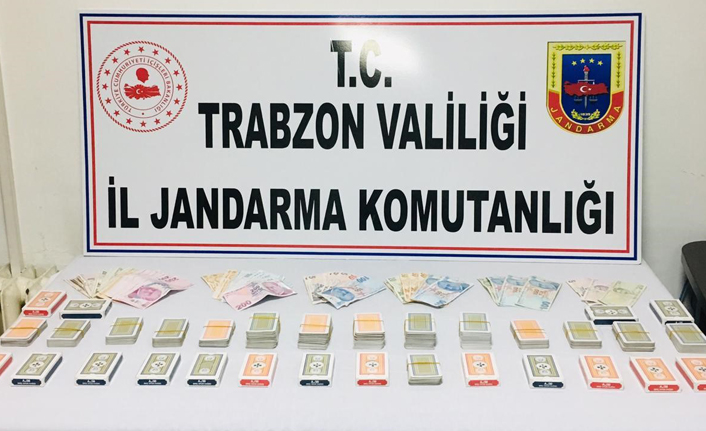 Trabzon’da kumar baskını! Hem kumardan hem sosyal mesafeden ceza yediler