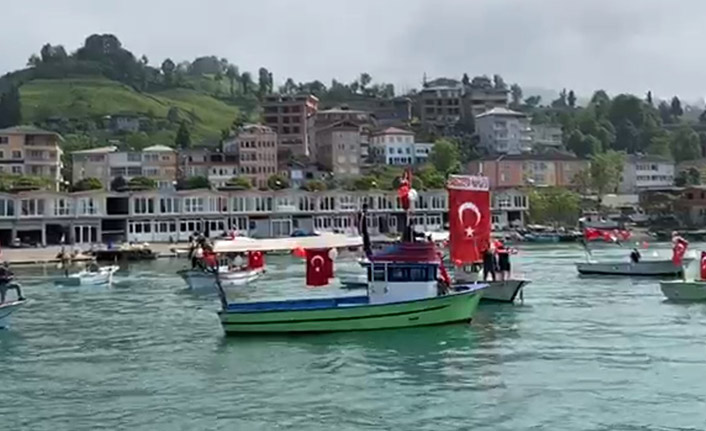 Rizeli balıkçılardan 19 Mayıs kutlaması