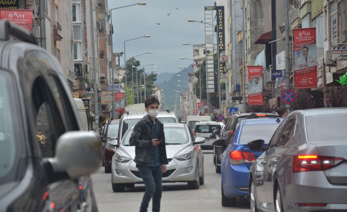 Ünye'de trafik yoğunluğu