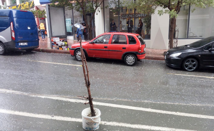 Samsun’da kısa süreli dolu yağışı