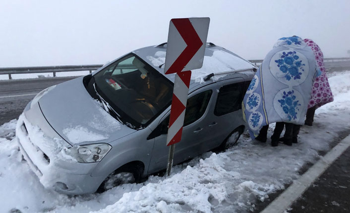 Karda mahsur kalan vatandaşlar kurtarıldı