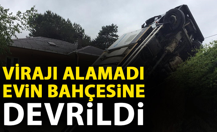 Virajı alamadı evin bahçesine devrildi