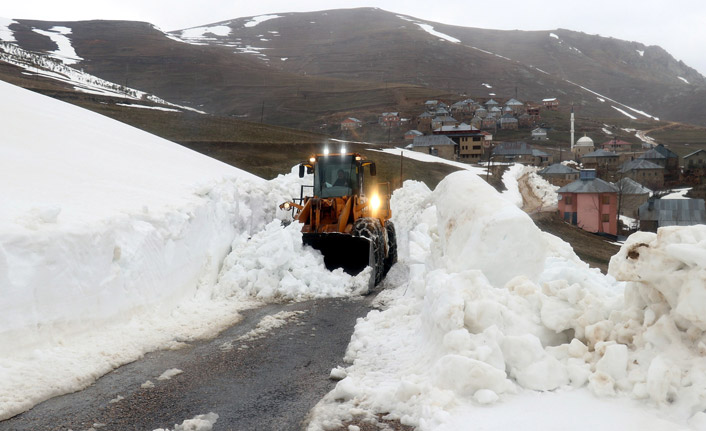 Bayburt'ta mayıs ayında karla mücadele - 26 Mayıs 2020