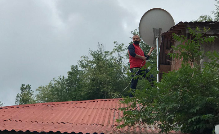 Vatandaş istedi Trabzon'da vefa çatıya çıktı