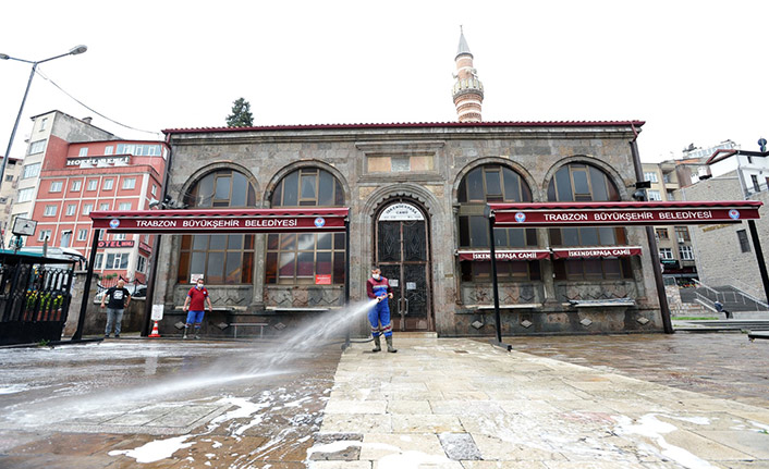 Trabzon'da camiler cuma namazına hazırlanıyor