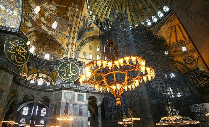 Ayasofya'da Fetih Suresi okundu