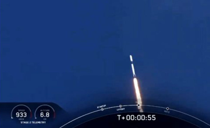 SpaceX'in ilk insanlı uzay mekiği fırlatıldı