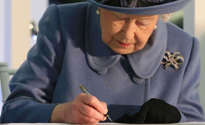 Kraliçe Elizabeth'in 'sır mektupları' kamuya açılacak