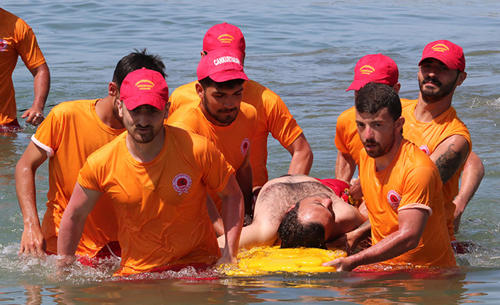 Karadeniz'de denizde yüzeceklere çok önemli uyarı: Yakalandığınız zaman...