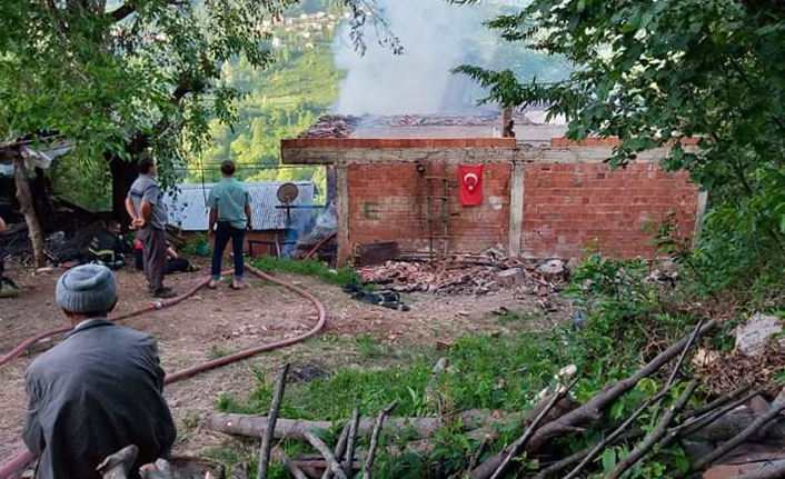 Yangına uykuda yakalandılar! Küle döndü