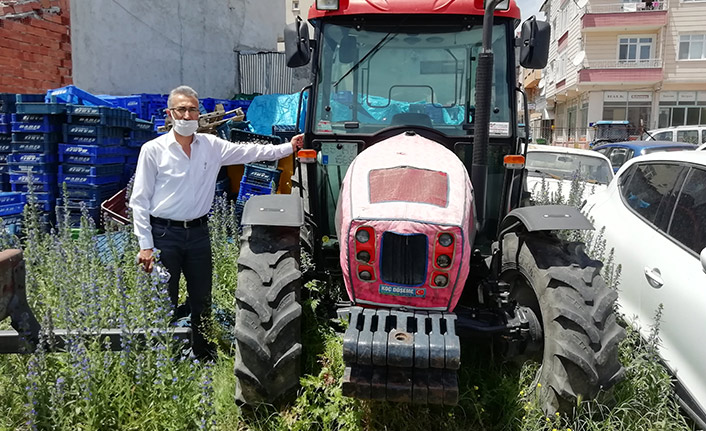 Kefil oldu, traktörü ve arazilerine haciz geldi