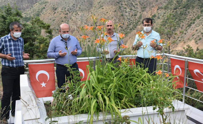 Acar'dan 15 Temmuz şehidinin kabrine ve ailesine ziyaret