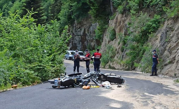 Trabzon'da motosikletler kafa kafaya çarpıştı