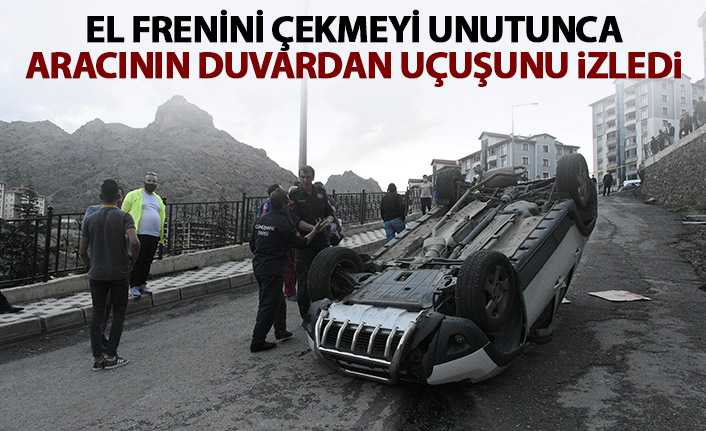 El frenini çekmeyi unuttuğu aracı duvardan uçtu