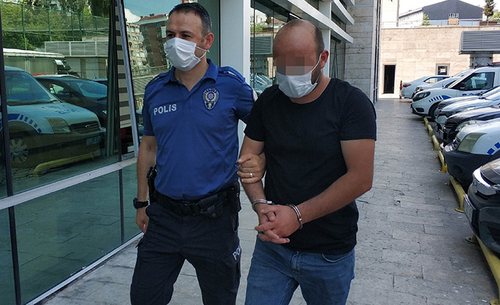 Aracıyla polisin ayağını ezdi tutuklandı