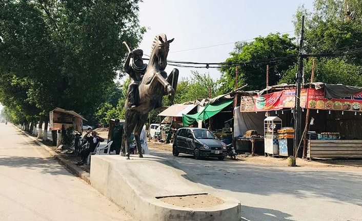 Pakistan'da Ertuğrul Gazi heykeli dikildi