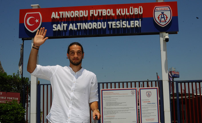 Trabzonspor'a transfer oldu kulübü ile vedalaştı