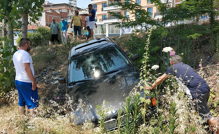 Çocuğa çarpmamak için şarampole yuvarlandı