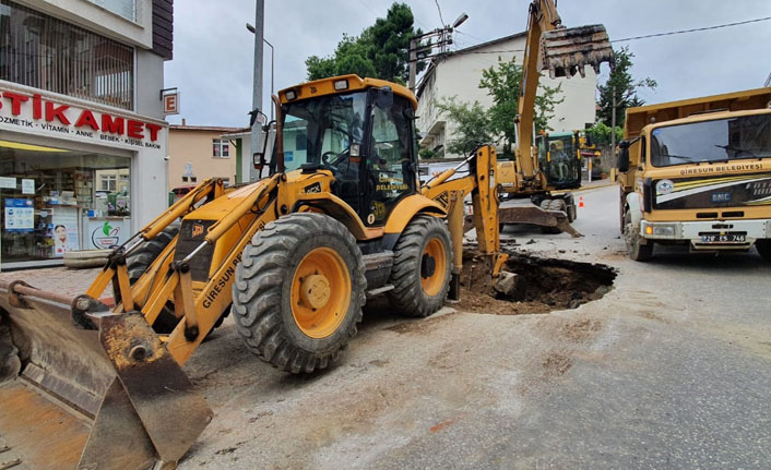 Giresun'da çöken yol onarılıyor