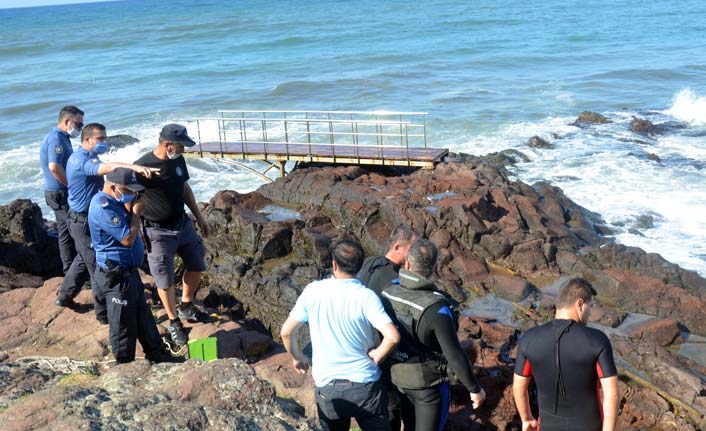 Karadeniz’in dalgaları iki kişiyi canından etti