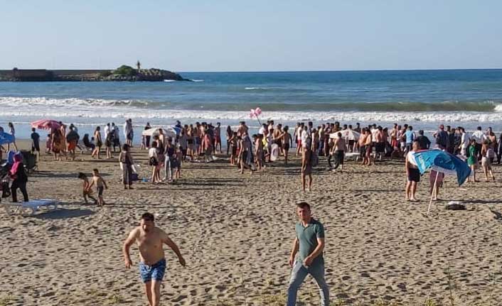 Karadeniz'de can pazarı: 9 kişi boğulma tehlikesi geçirdi