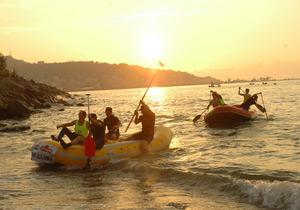 Rize'de Denizde Rafting