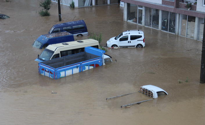 Rize'yi sel vurdu: 5 Yaralı