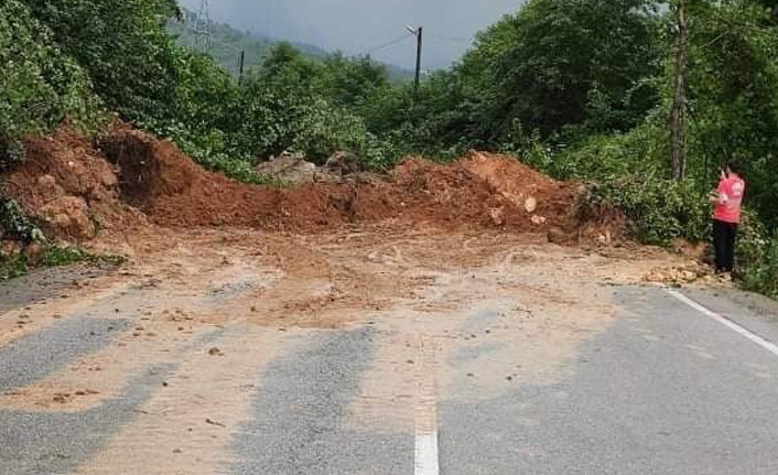 Giresun'da şiddetli yağış heyelan getirdi