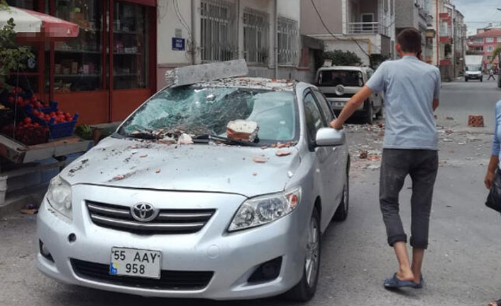 Samsun'da balkon çöktü!