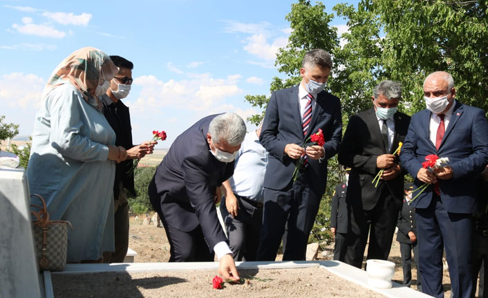 15 Temmuz şehitleri mezarları başında anıldı