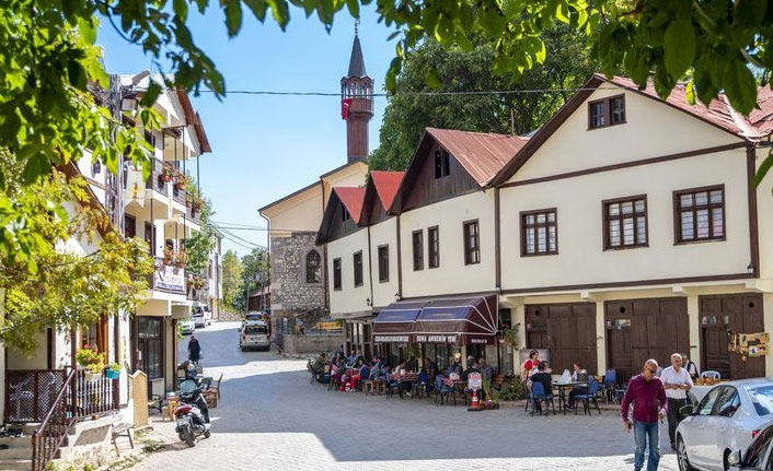 Tarihi Tamzara Mahallesi güzellikleriyle ziyaretçilerini ağırlıyor