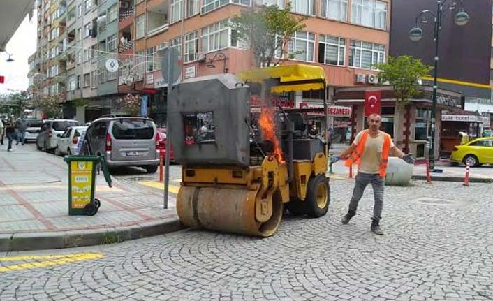 Rize'de iş makinesi alev aldı, kimse durmayınca isyan etti