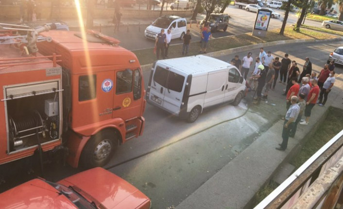 Trabzon’da hareket halindeki araç alev aldı