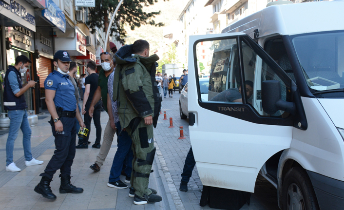 Şüpheli paketten elbise çıktı