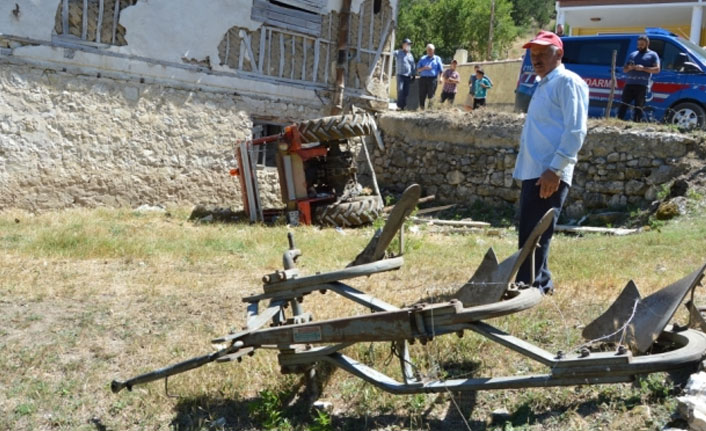 Traktörü durdurmak isterken canından oldu