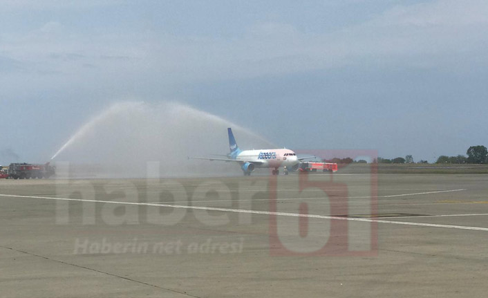 Trabzon’a ilk uçuş yapıldı! Su kemeri ile karşılandı